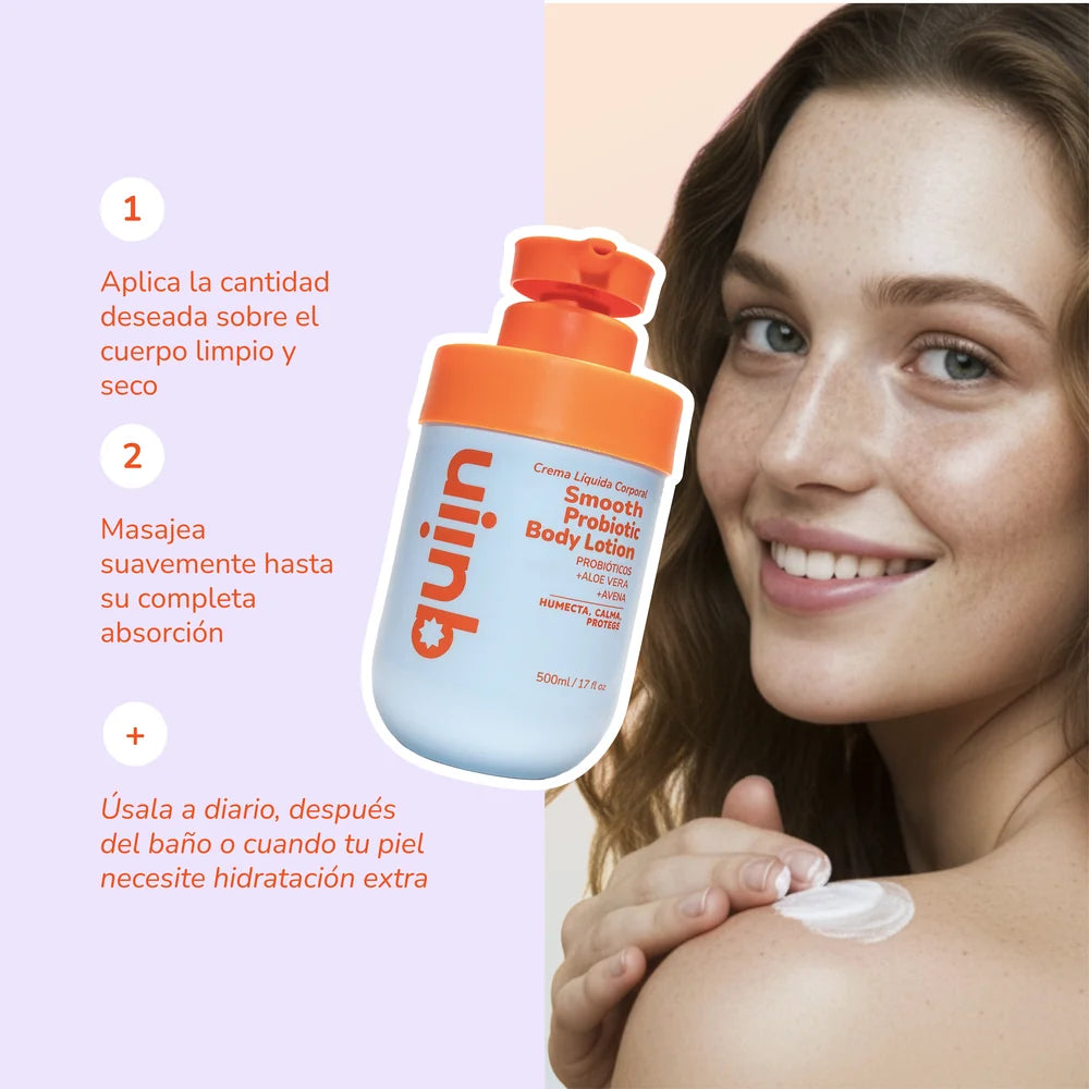 Mujer sonriendo con crema corporal ligera Quiin aplicada en el hombro